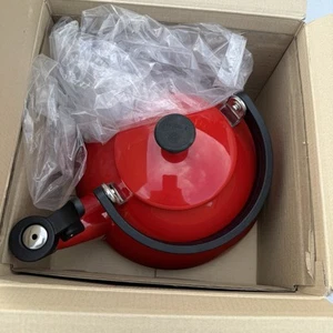 Zen Cerise Cherry Le Creuset 1,6 Quart Emaille Stahl rot pfeifender Teekessel Schaden - Bild 1 von 12
