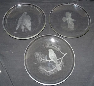 Gilbert Poillerat France Set of 3 Etched Cut Crystal Plates of Birds - Signed - Picture 1 of 9