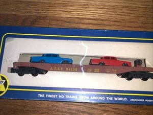AHM VINTAGE HO SCALE ATSF Flat Car with Autos Cars 94138 Santa Fe NOS - Picture 1 of 4