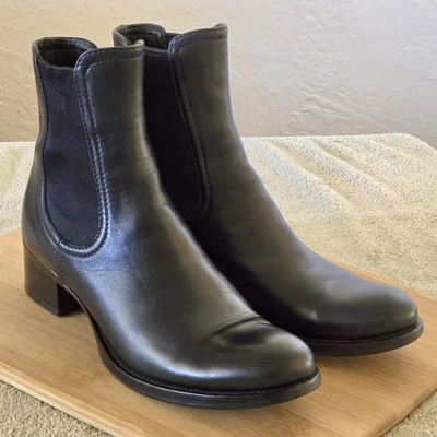 Botas Chelsea clásicas de cuero negras PRADA "The Original Car Shoe" para mujer talla 6 Foto 1 de 4