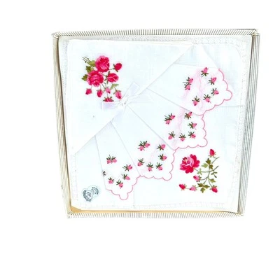 Pañuelo De Colección Desco 2 Blanco Bordado Rosas Rojas y Rosebuds Suiza Nuevo en Caja Foto 1 de 4