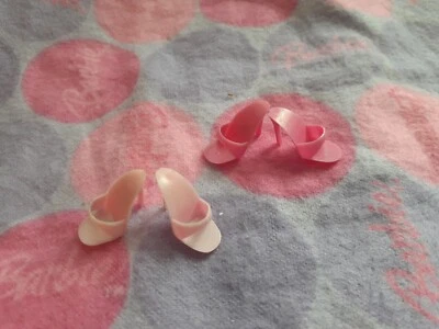 Dos pares de tacones de mula Mattel Barbie Filipinas chicle rosa y rosa pálido Foto 1 de 4