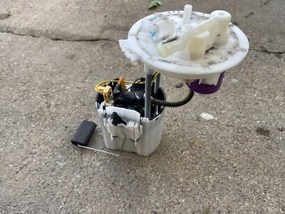 17-23 CADILLAC XT5 GMC ACADIA 3.6L UNIDADE DE ENVIO DE BOMBA DE COMBUSTÍVEL FABRICANTE DE EQUIPAMENTO ORIGINAL - Imagem 1 de 4