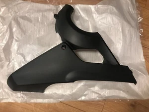 2010-2017 HONDA VFR 1200 F L/H Coperchio inferiore - 64650-MGE-000 - Foto 1 di 3