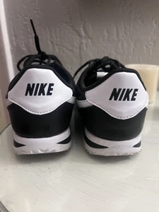 NIKE CORTEZ BLACK/WHITE SIZE 7Y - Picture 1 of 12