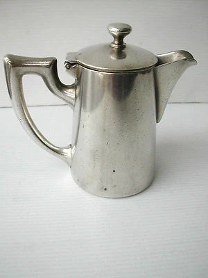 * UN ANCIEN PICHET OU POT A EAU DE L' HÔTEL RESTAURANT GASTHOF POST EN AUTRICHE - Photo 1/4