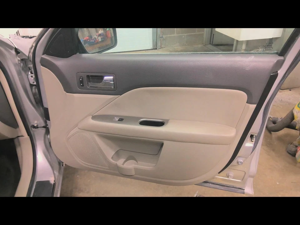 Used Front Right Door Interior Trim Panel fits: 2010 Ford Fusion  Grade A Foto 1 de 4