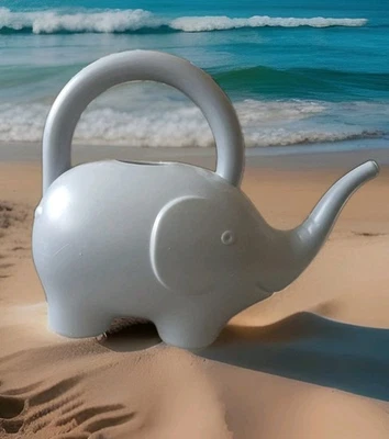 Olla de riego de plástico gris elefante 10x9" ligera/perfecta para que un niño ayude Foto 1 de 4
