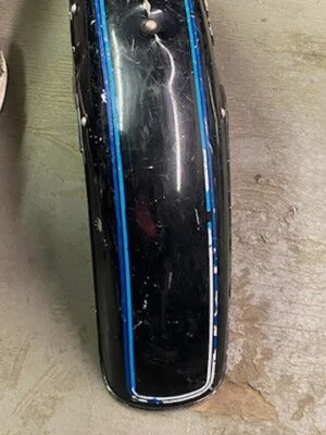 1980 80 Suzuki GS750 53110-45311 OEM Front Fender FF142 CRACKED - Image 1 of 4