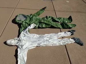 MIMIC BIOHAZARD SUIT "set worn" Mira Sorvino / Jeremy Northam / Del Toro - Bild 1 von 10