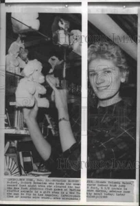 1965 Press Photo Romanian track & field high jumper, Yolanda Balas,breaks record - Picture 1 of 2