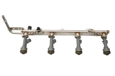 18 Polaris Slingshot SL Icon Fuel Injectors & Rail - Image 1 of 3