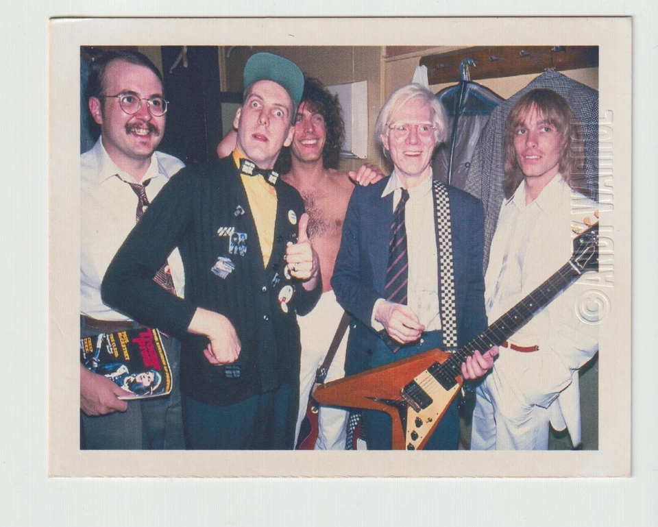 Foto vintage de Andy Warhol con músicos - rara impresión en color de los años 80 coleccionable Foto 1 de 1