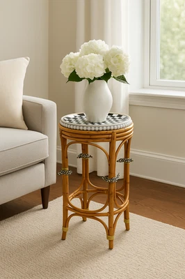 Mesa auxiliar de bambú rediseñada | Acabado Shellac + Cinta a cuadros cortesanos Foto 1 de 4