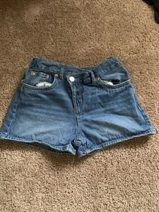 JUNIORS GIRLS LEVI’S Mini Mom Denim Shorts Size 12 Regular - Picture 1 of 6