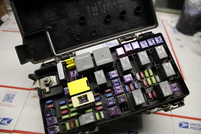 11 MÓDULO DE CONTROL CAJA DE FUSIBLES JEEP LIBERTY NITRO TIPM 04692330AE KA03163210 Foto 1 de 3