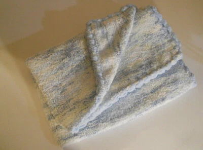 Katie Little Delux Mosaico Azul Blanco Manta Bebé Suave Chenilla Festoneado Ribete  Foto 1 de 4