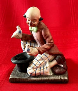 Circus Clown with Magician Hat & Doves Figurine Ceramic Vintage Collectible - Picture 1 of 16