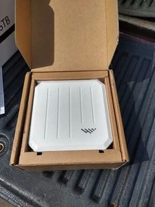 Adaptateur LTE Cradlepoint série L950 avec injecteur PoE gratuit L950-C7A neuf boîte ouverte - Photo 1/3