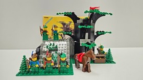 LEGO set #6066 Camouflaged Outpost w/inst. Vintage Castle Forestmen Archers