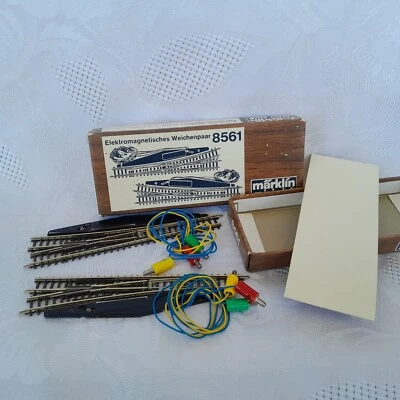 Märklin Z Weiche Links - Rechts  - Bild 1 von 2