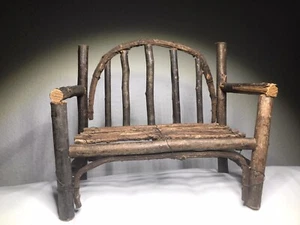 "Settee de banco de ramita de colección muñeca primitiva exhibición arte popular ~ 8 1/2"" x 8""" - Imagen 1 de 8