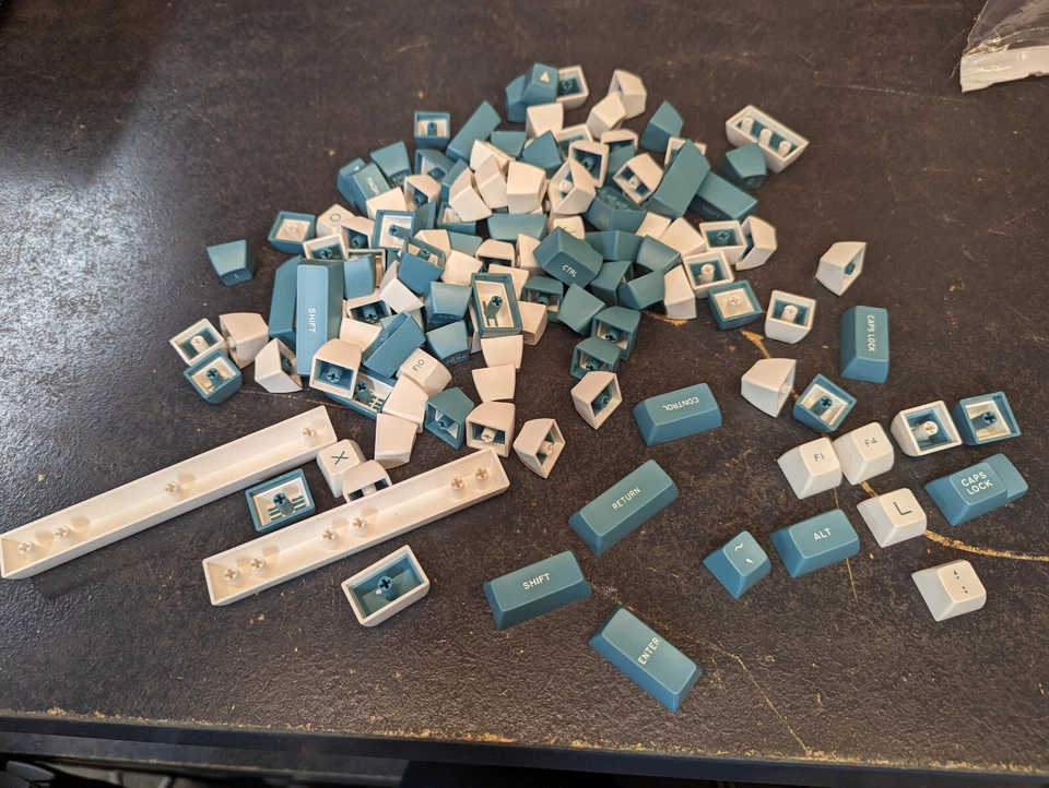 Double shot blue and white keycaps - Image 1 of 4