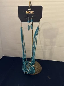 Collana e orecchini pietre colore turchese mix perline tono argento 16" - Foto 1 di 5