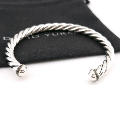 Brazalete flexible David Yurman de plata de ley y diamantes negros con cúpula de cable de 6 mm Foto 1 de 4