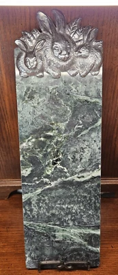 1986 Arthur Court Cast Aluminum Bunny Rabbits Green & White Marble Cheese Board - Image 1 of 4