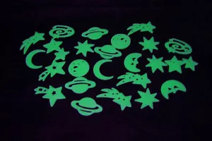 Tema de 24 piezas que brilla en la oscuridad espacio profundo - Imagen 1 de 4