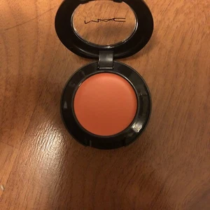 NUEVO EN CAJA, 100% auténtico corrector de piel acabado de estudio MAC en ""naranja pura"" edición limitada - Imagen 1 de 3