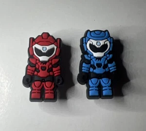 Set Charm Scarpe Halo Master Chief Rosso Vs Blu Jibbitz XBOX - Foto 1 di 1