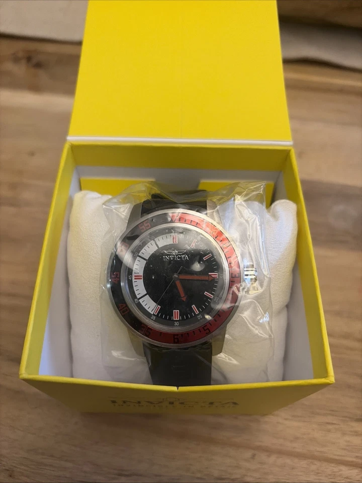 Reloj Hombre Invicta 12845 Especial Cuarzo 45mm Rojo/Negro Poliuretano Foto 1 de 1