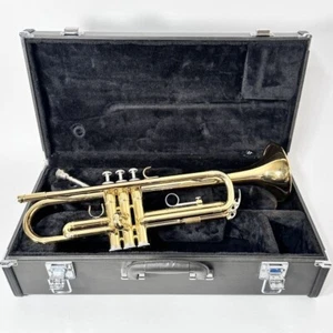 YAMAHA YTR-2330 Gold Trumpet Standard Beginner mouthpiece with Case - Picture 1 of 4
