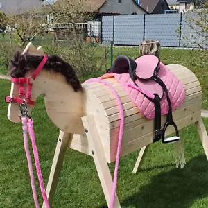 Holzpferd Voltigierpferd Holzpony Pferd Pony braune Mähne mit Sattel rosa bewegl - Bild 1 von 8