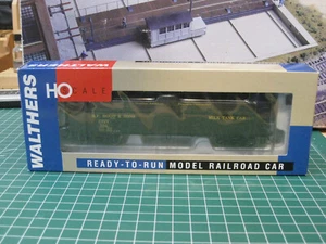 Walthers #932-5461 53' General American-Pfaudler Milk Tank Car H.P. Hood #962 - Picture 1 of 6