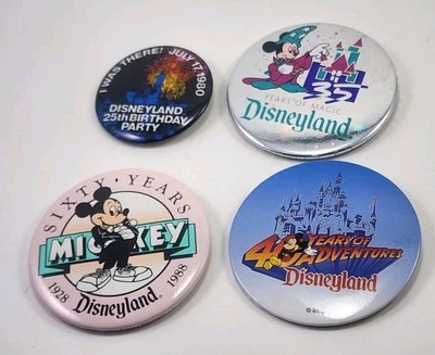 Lote de 4 prendedores botones vintage Disneyland aniversario parque 1980-1995 Foto 1 de 4