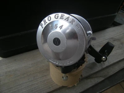 PRO GEAR FISHING REEL 454 SILVER W/ TIBURON TBAR POWER HANDLE - WAHOO SPECIAL - Image 1 of 4