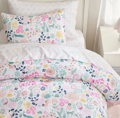 Par de 2 fronhas de travesseiro infantil Pottery Barn Sasha's Garden 100% algodão animal padrão - Imagem 1 de 4