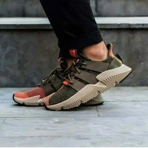 Adidas Original Prophere J Solar Red/Dark Olive (CQ2127) Scarpe, Uomo Taglia US 7 - Foto 1 di 8
