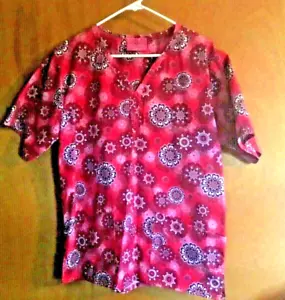 Women’s Medical Scrubs Top/ Shirt Size Medium Hub A Dub Scrubs V-Neck - Picture 1 of 4
