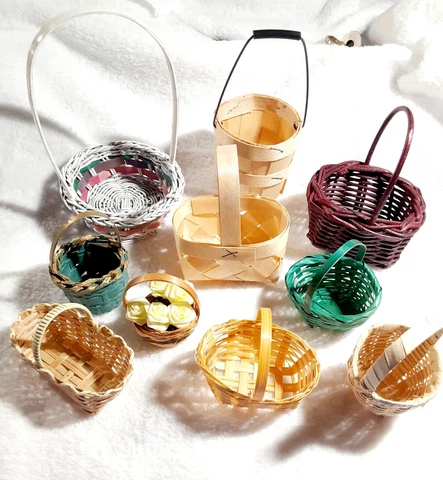 ** VINTAGE 1980's Miniature Hand Woven Baskets Lot of 10 Doll House Easter Decor Cover