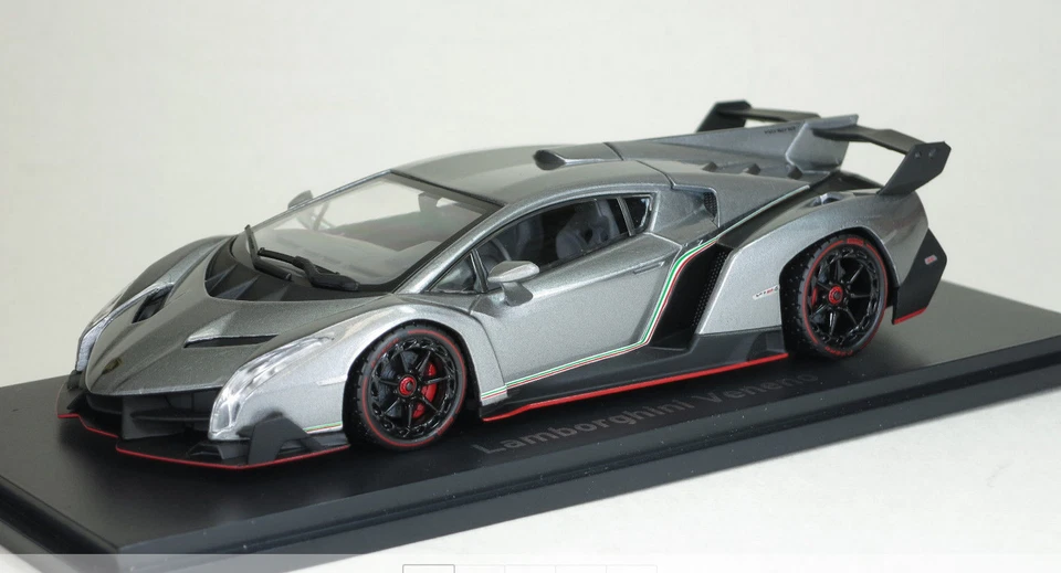 Lamborghini Veneno Grey/Red line 1/43 No.05571GR Kyosho - Immagine 1 di 1