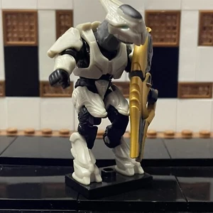 Mega Construx Bloks Halo Covenant Elite Ultra White Figure - Picture 1 of 5