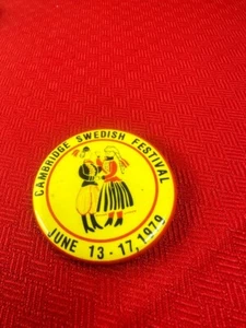 Vintage SWEDISH FESTIVAL CAMBRIDGE JUNE 13-17 1979 Pin Yellow Man Woman Dancing - Picture 1 of 3