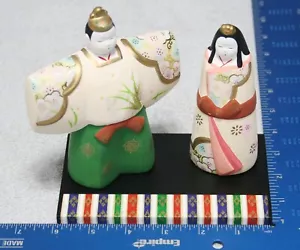 Coppia statuine imperatrice imperatore bambole dipinte Hina giapponesi base nera - Foto 1 di 11