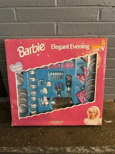 NUEVO EN CAJA Barbie Elegante Servicio de Noche Para 8 Tootsie Juguete Corazón y Hogar Minis 10820 - Imagen 1 de 7
