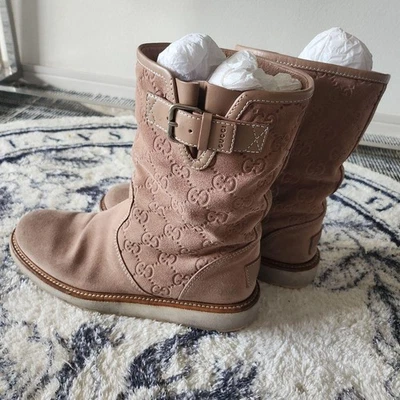 Botas de Camurça Bege Gucci para Mulheres US 6.0 Excelente Usadas Sem Caixa - Imagem 1 de 4