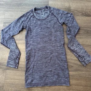 XS LULULEMON Head Up Heart Out Long Sleeve Swiftly Tech Long Sleeve Maroon Top - Picture 1 of 6